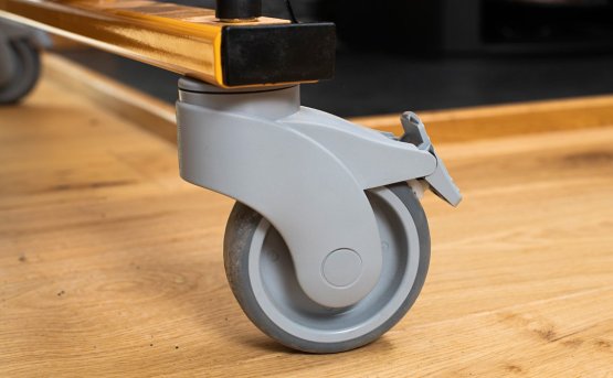 Lockable thermal-rubber-tread castors are an optional upgrade.